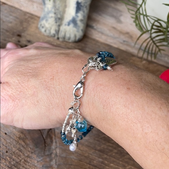 SILVER and TOPAZ Bracelet - Picture 8 of 8